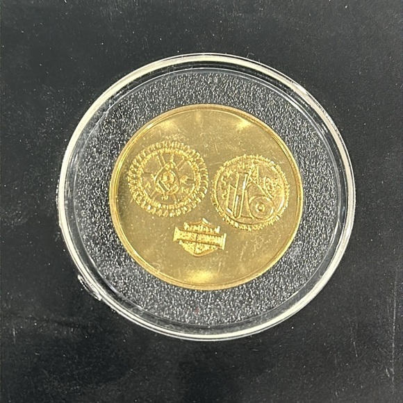 Harley-Davidson 100th Anniversary Vintage Limited Edition Pin and Coin Set - Picture 4 of 6